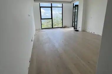 Instalación piso de madera estructurada tipo parquet