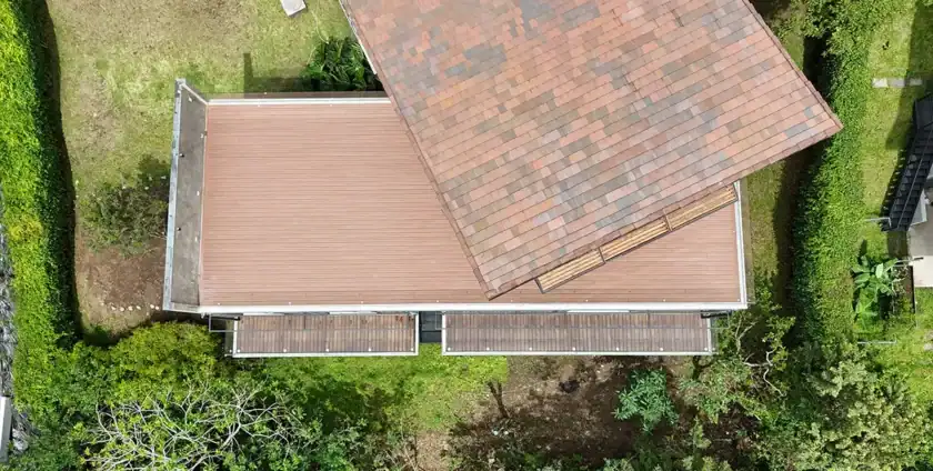 Deck Advanced PVC en color Mahogany
