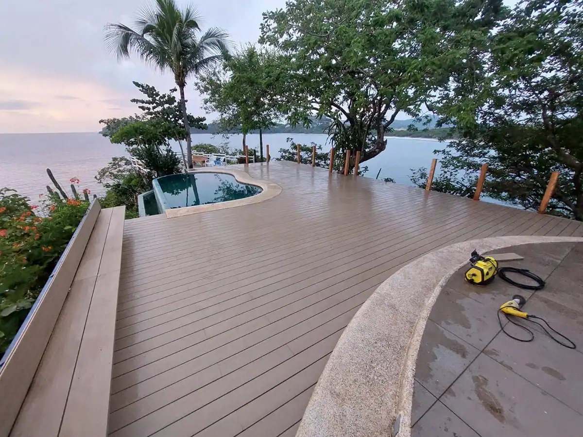 Deck TimberTech Composite en Guanacaste