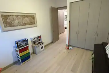 Instalación de piso de madera estructurada en Cartago