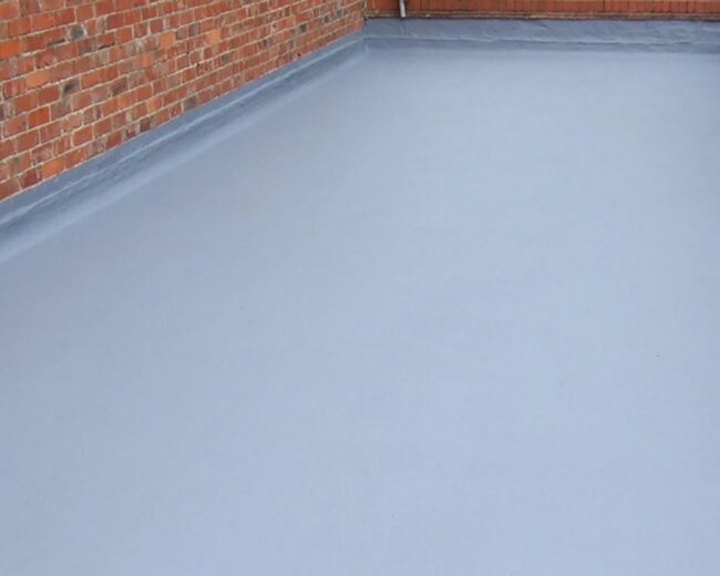 Impermeabilización de techo - Tech Deck Flooring Techo plano impermeabilizado con recubrimiento elastomérico gris